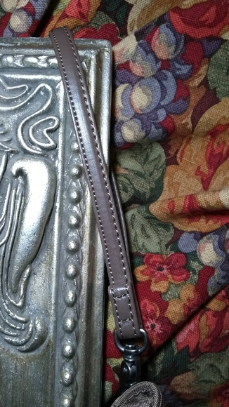 Smooth, Bubble Pattern Wristlet Clutch - Picture 9 of 16